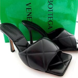 New! BOTTEGA VENETA Lido Mules black Quilted Leather